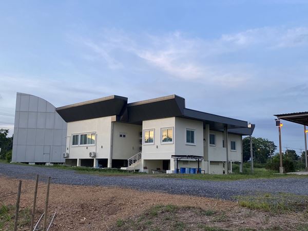 ขายถูก!! ที่ดินติดถนนใหญ่ 8ไร่ 2งาน 18วา พร้อมสิ่งปลูกสร้าง 3 หลัง หน้ากว้างติดถนนใหญ่ ยาว 168.294 เมตร